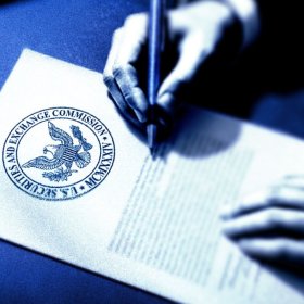 SEC Commissioner Hester Peirce Warns Against Crypto Vaults and Lending