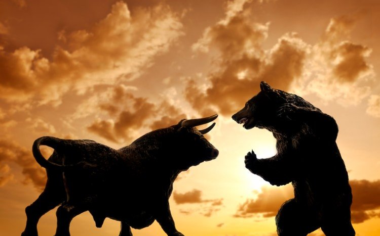 Whales Rotate Back To Bitcoin And Ethereum As Altcoin Risk Cools